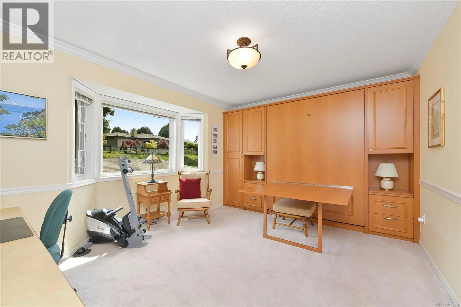 913 2829 Arbutus Rd