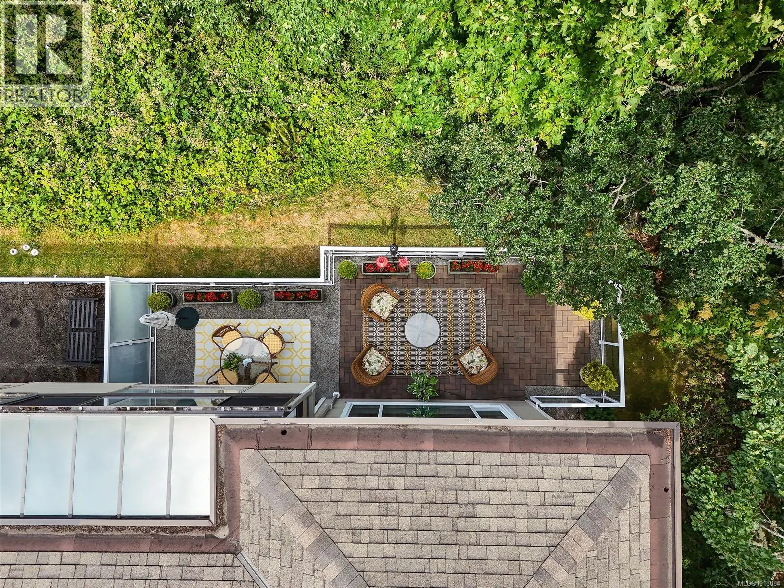 913 2829 Arbutus Rd