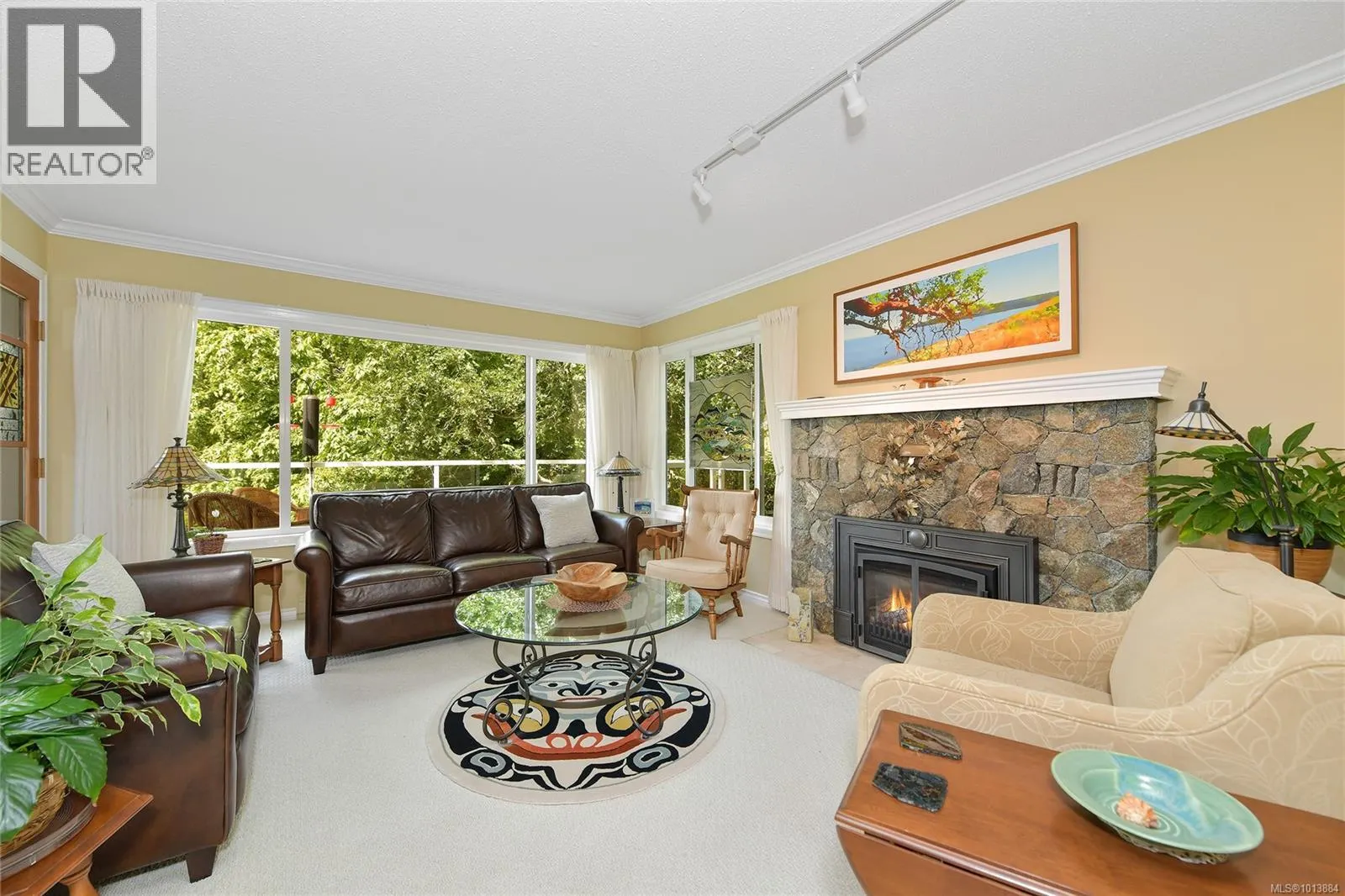 913 2829 Arbutus Rd