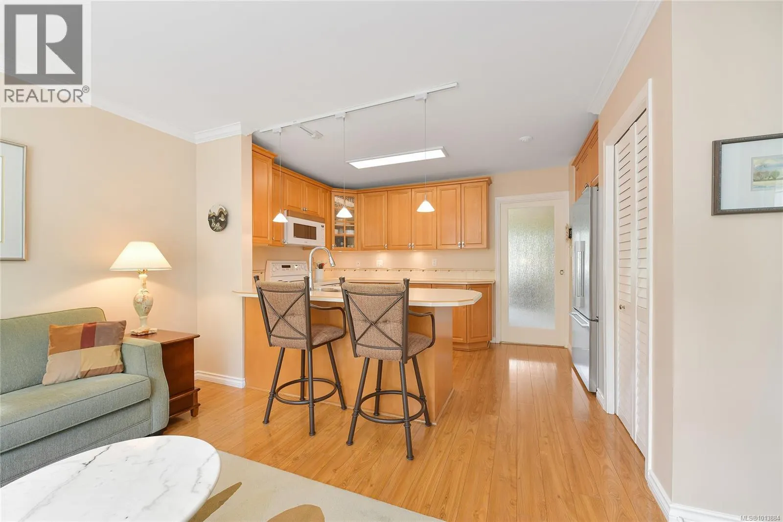 913 2829 Arbutus Rd