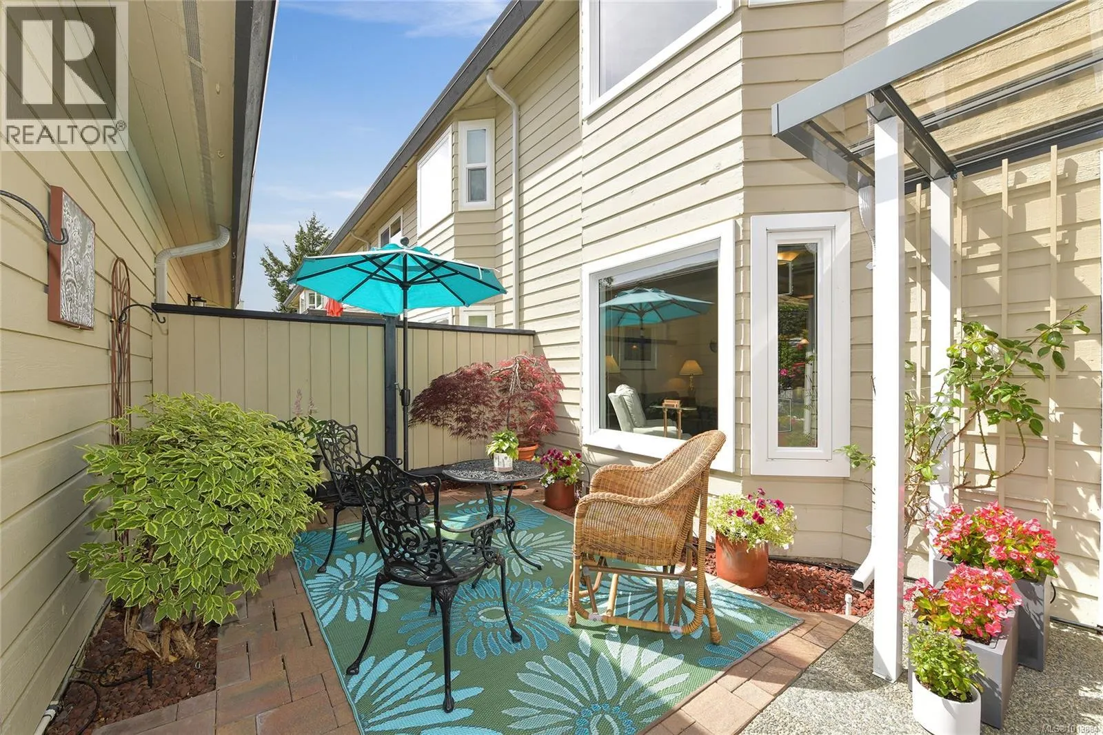913 2829 Arbutus Rd