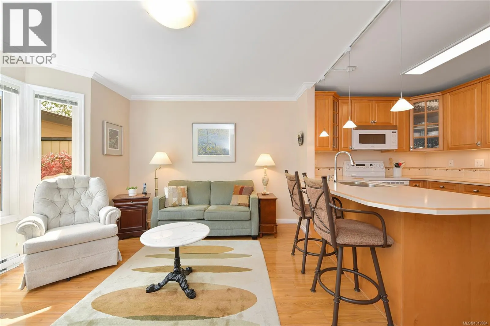 913 2829 Arbutus Rd