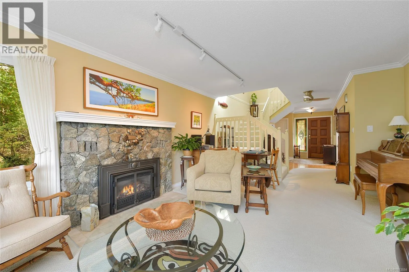 913 2829 Arbutus Rd