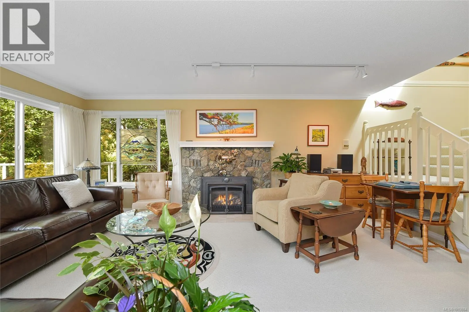913 2829 Arbutus Rd