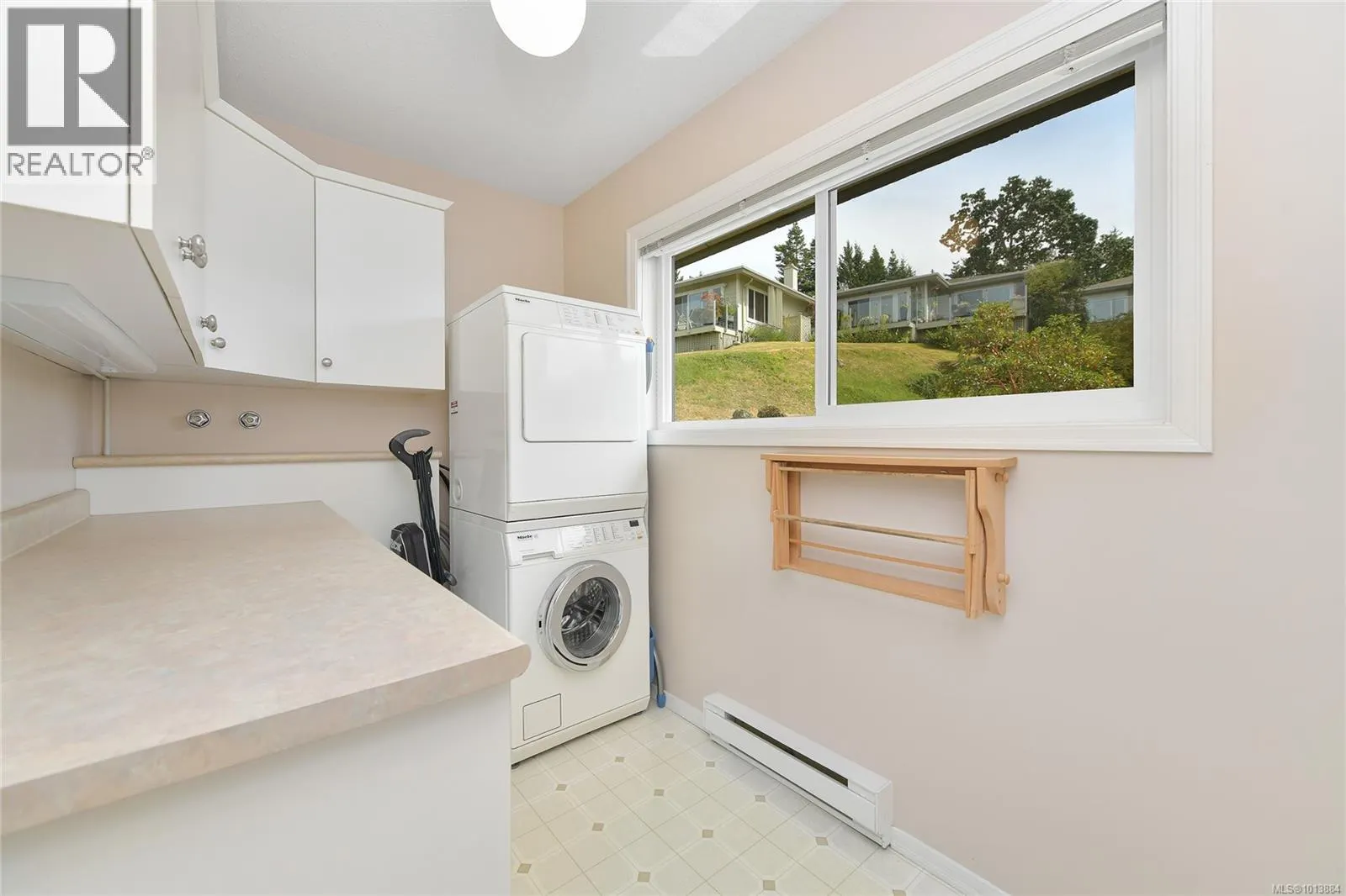 913 2829 Arbutus Rd