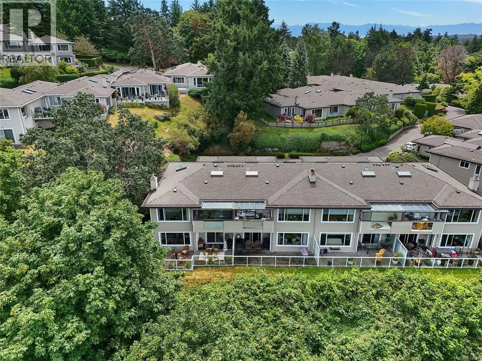 913 2829 Arbutus Rd