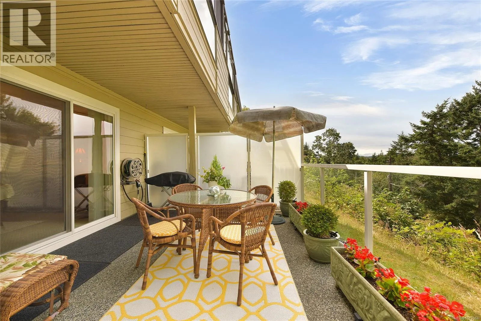 913 2829 Arbutus Rd