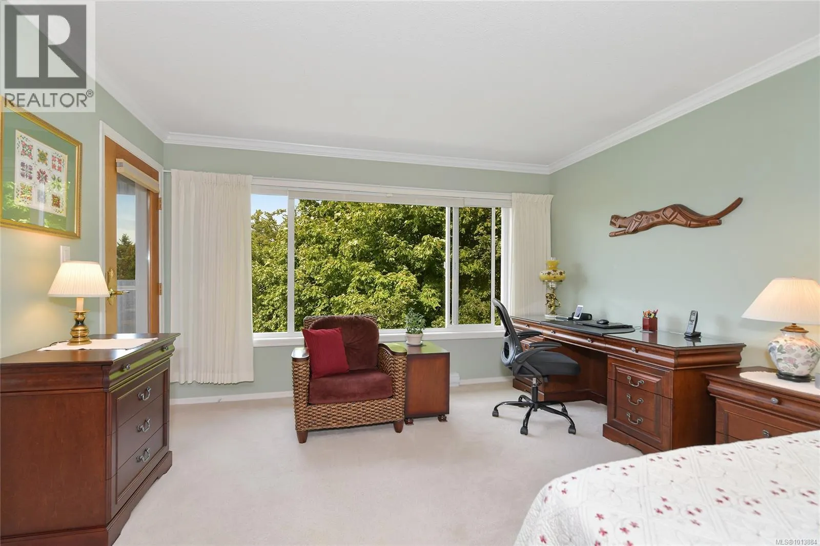 913 2829 Arbutus Rd
