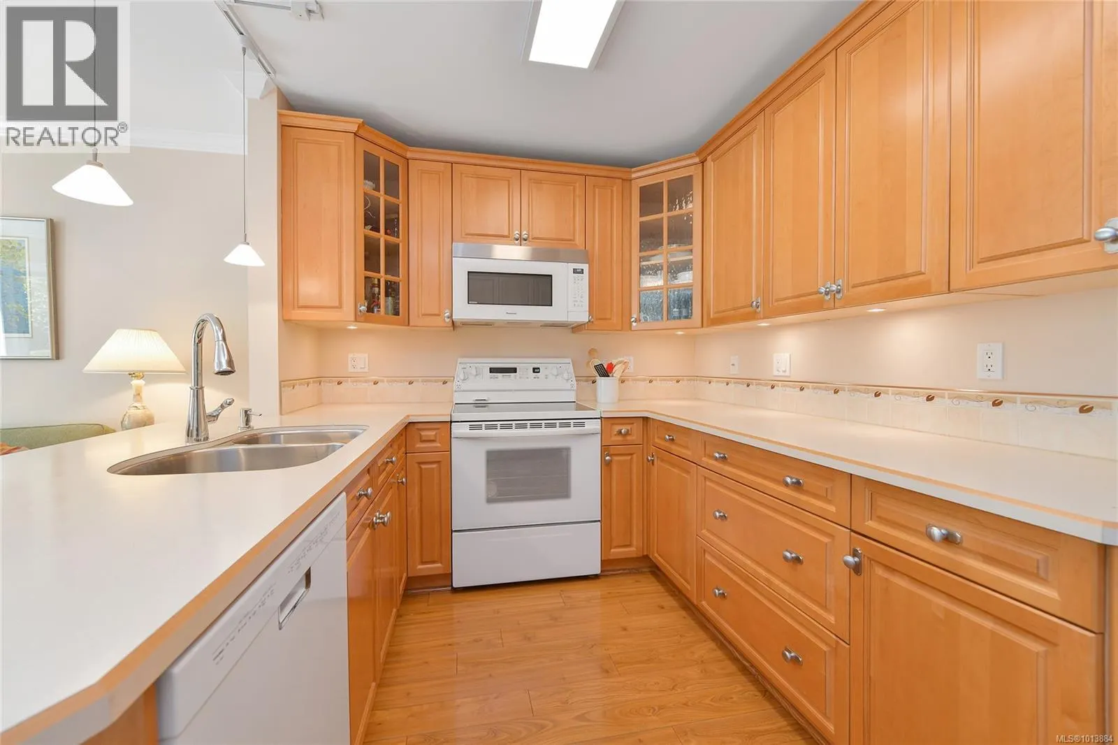 913 2829 Arbutus Rd