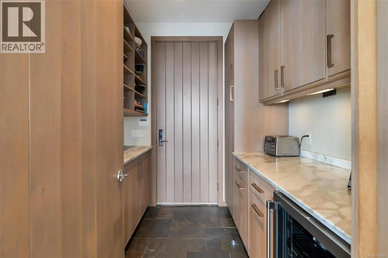 5073 Cordova Bay Rd