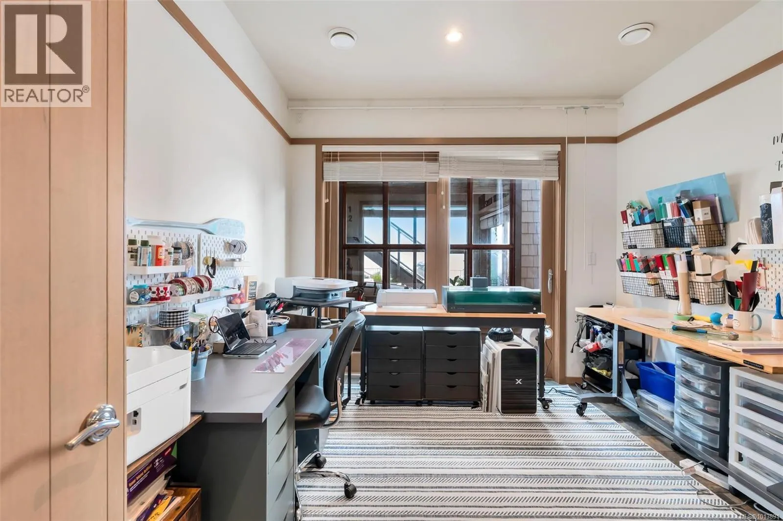 5073 Cordova Bay Rd