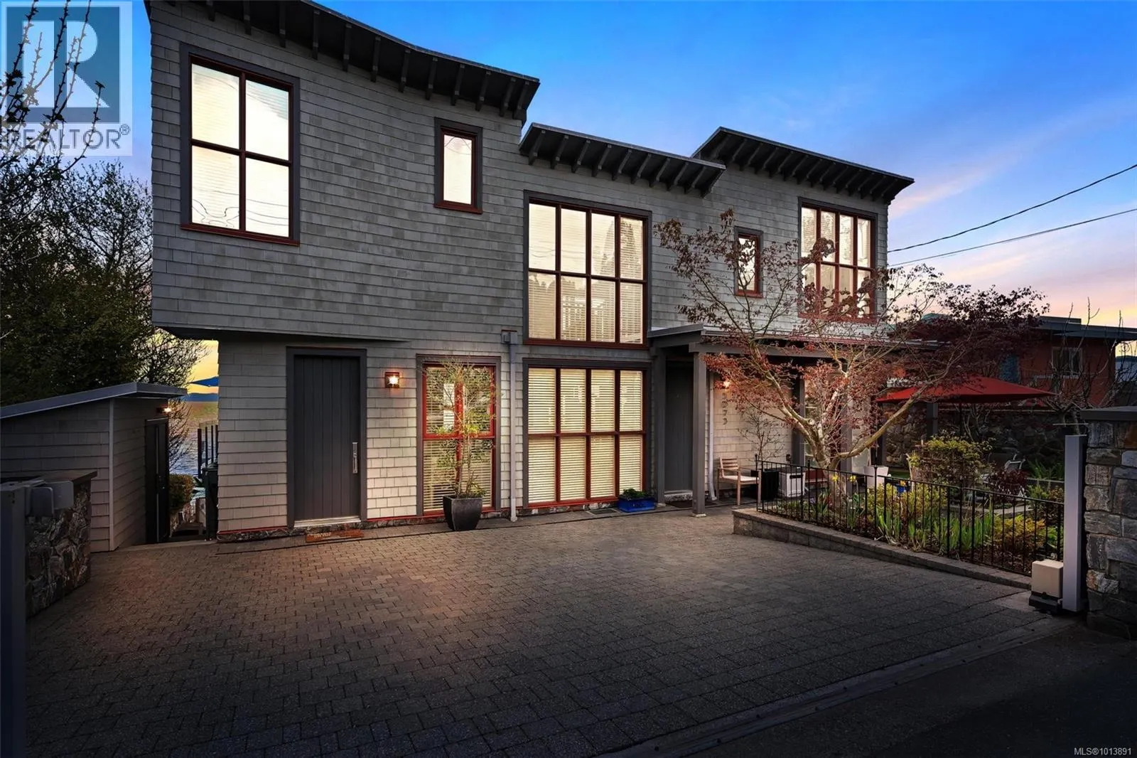 5073 Cordova Bay Rd