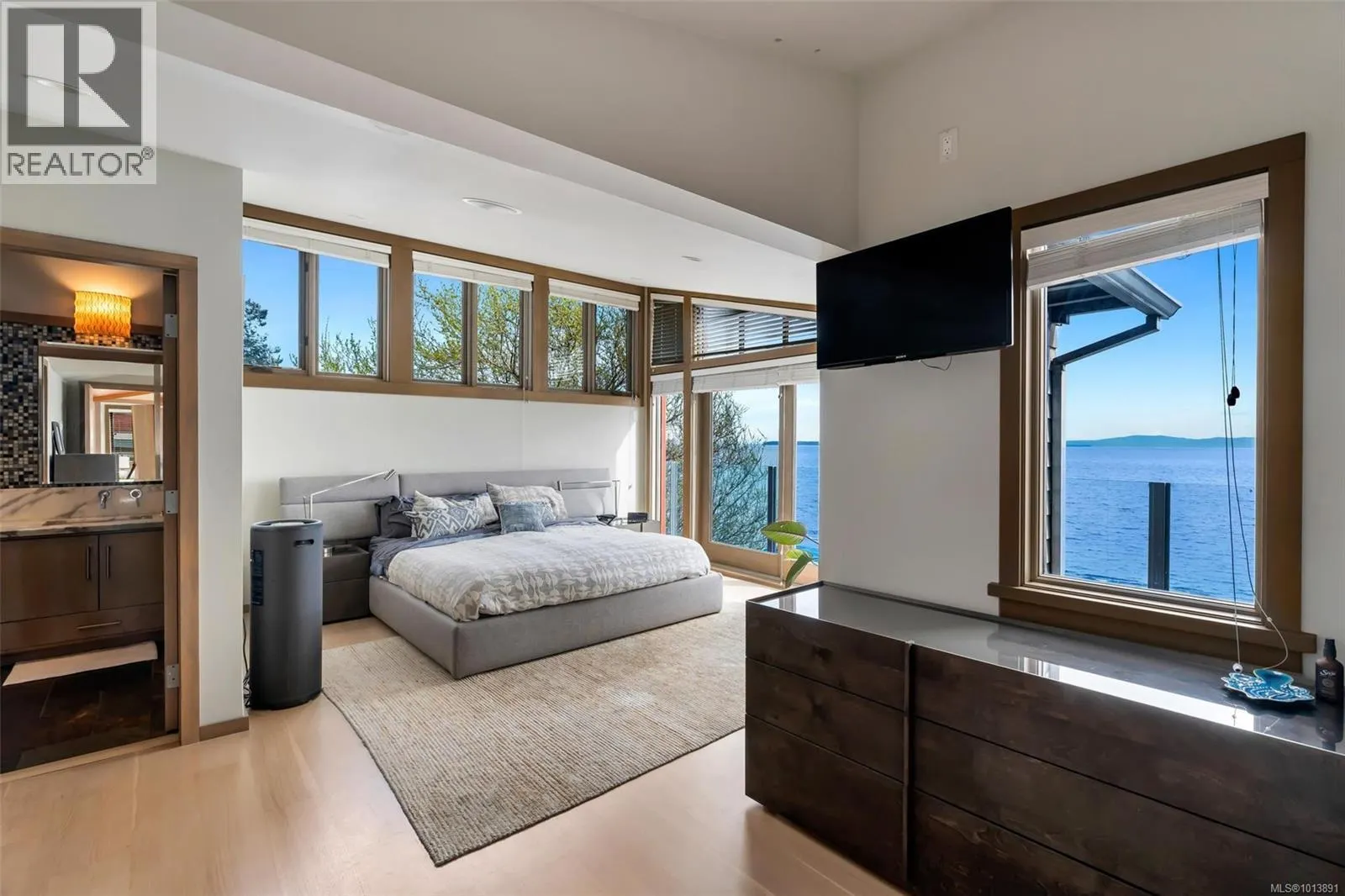 5073 Cordova Bay Rd