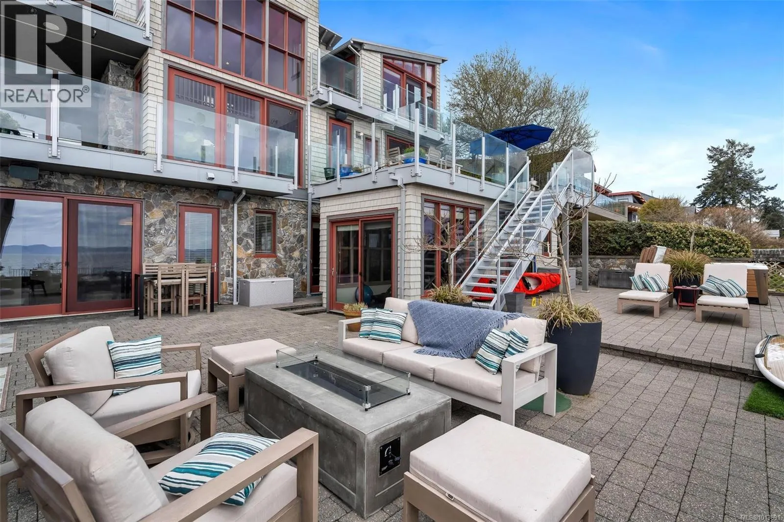 5073 Cordova Bay Rd