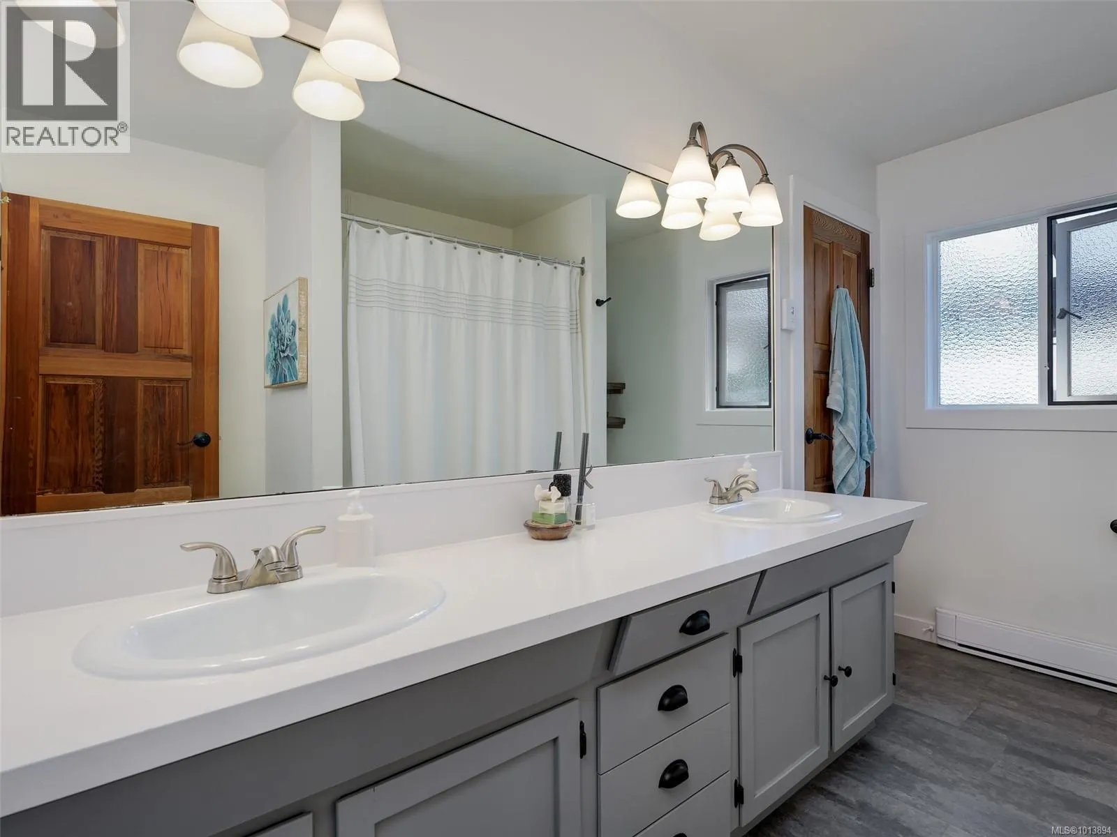 5877 Sooke Rd