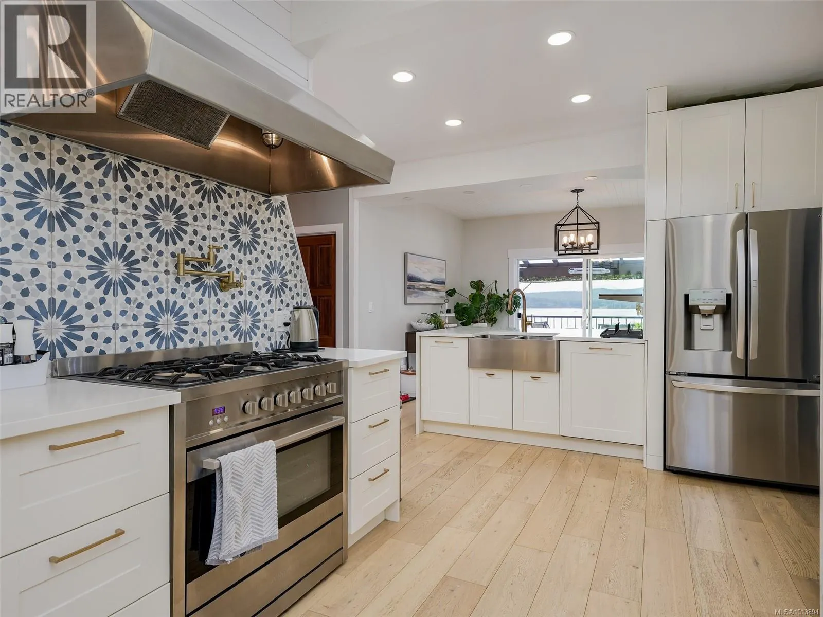 5877 Sooke Rd