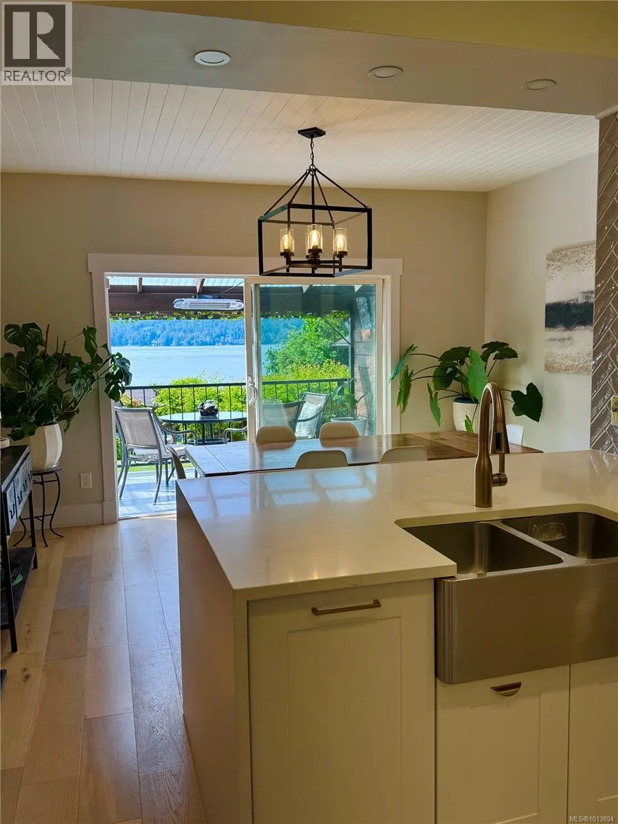 5877 Sooke Rd