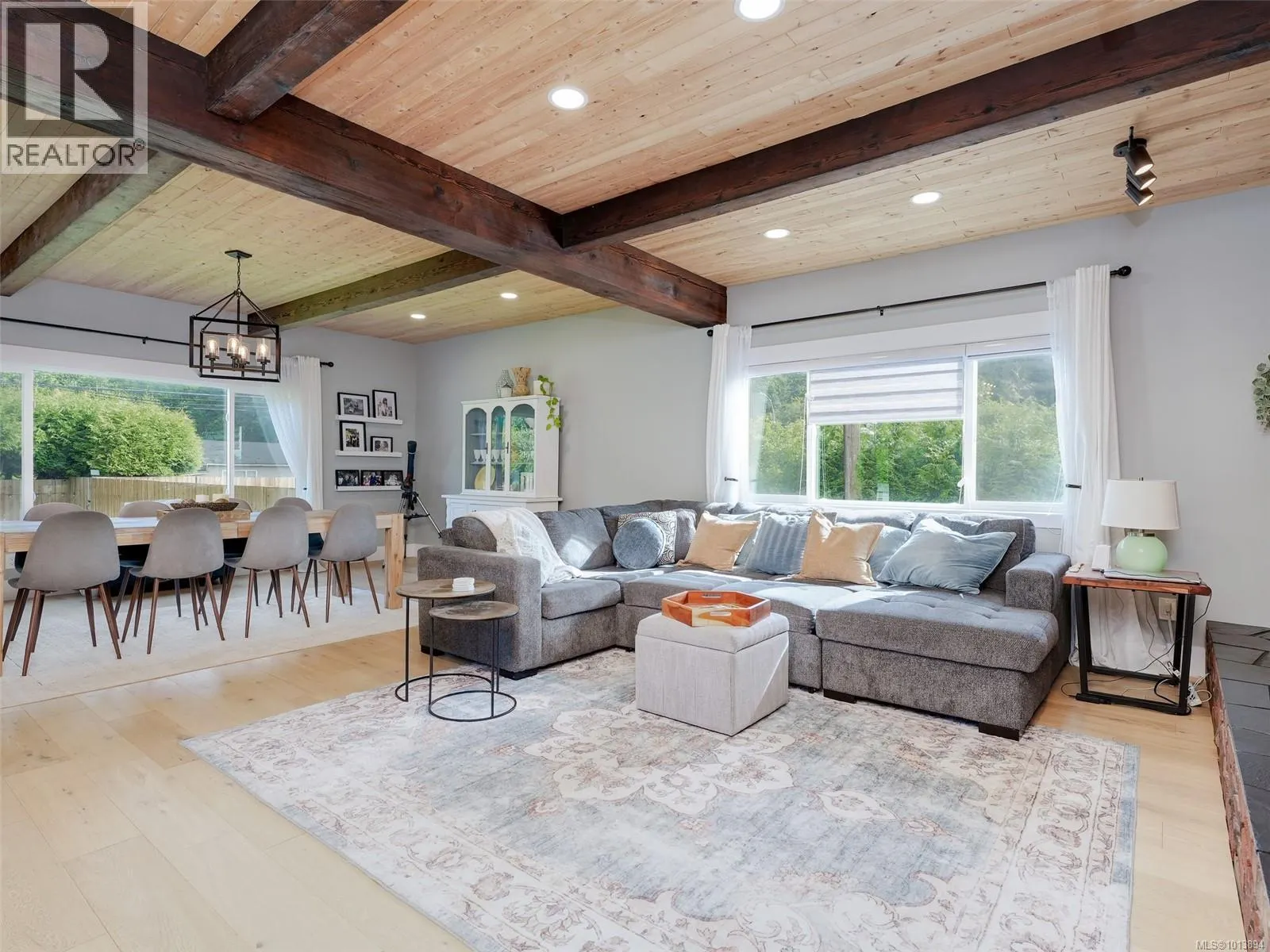 5877 Sooke Rd
