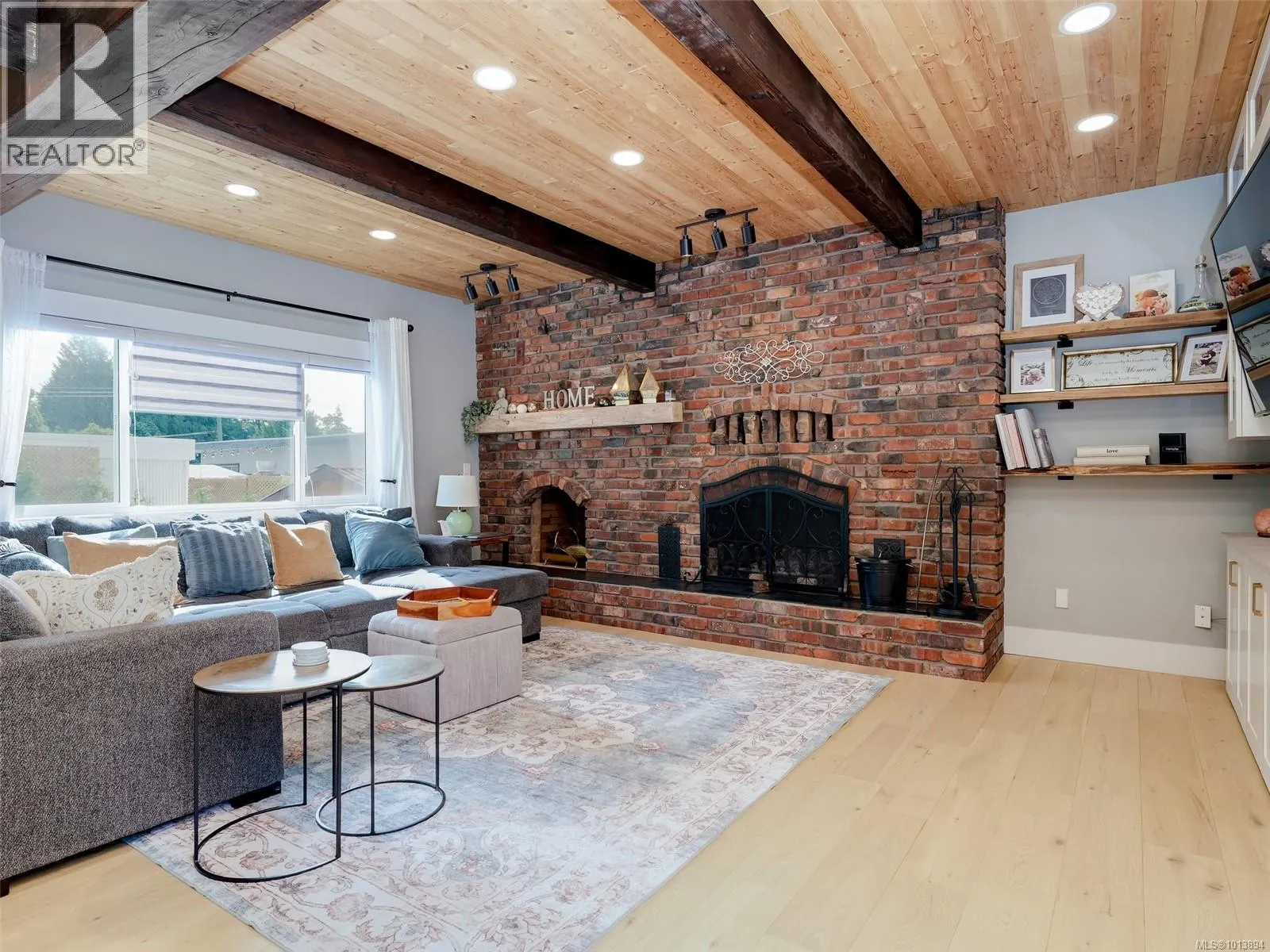 5877 Sooke Rd