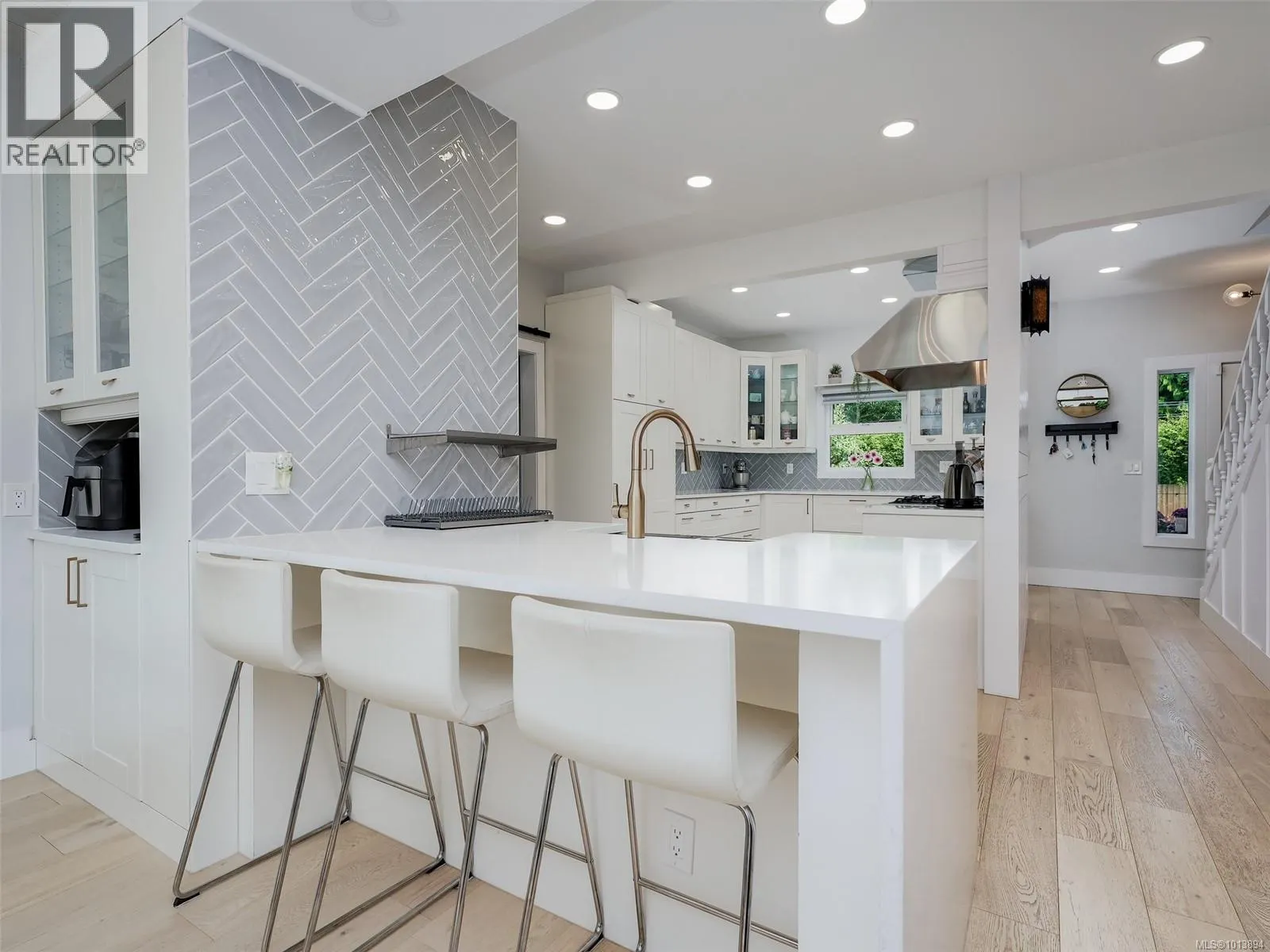 5877 Sooke Rd