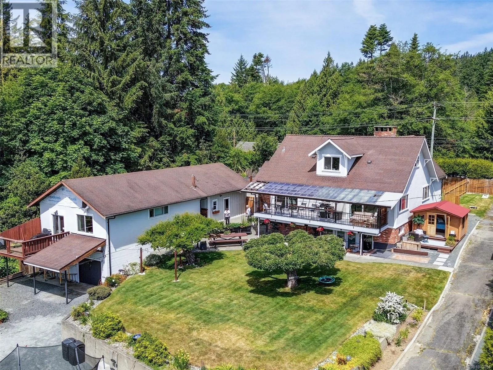 5877 Sooke Rd