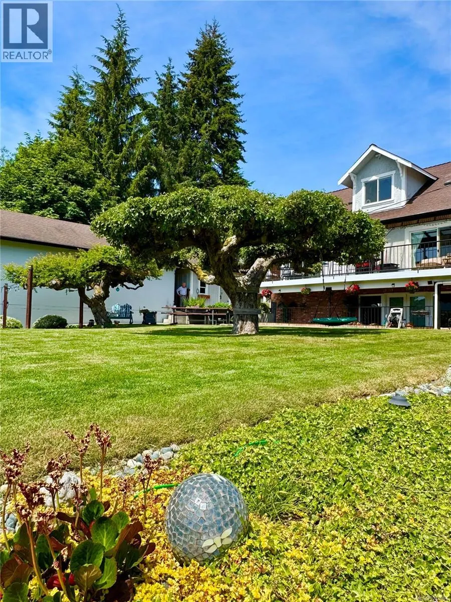 5877 Sooke Rd