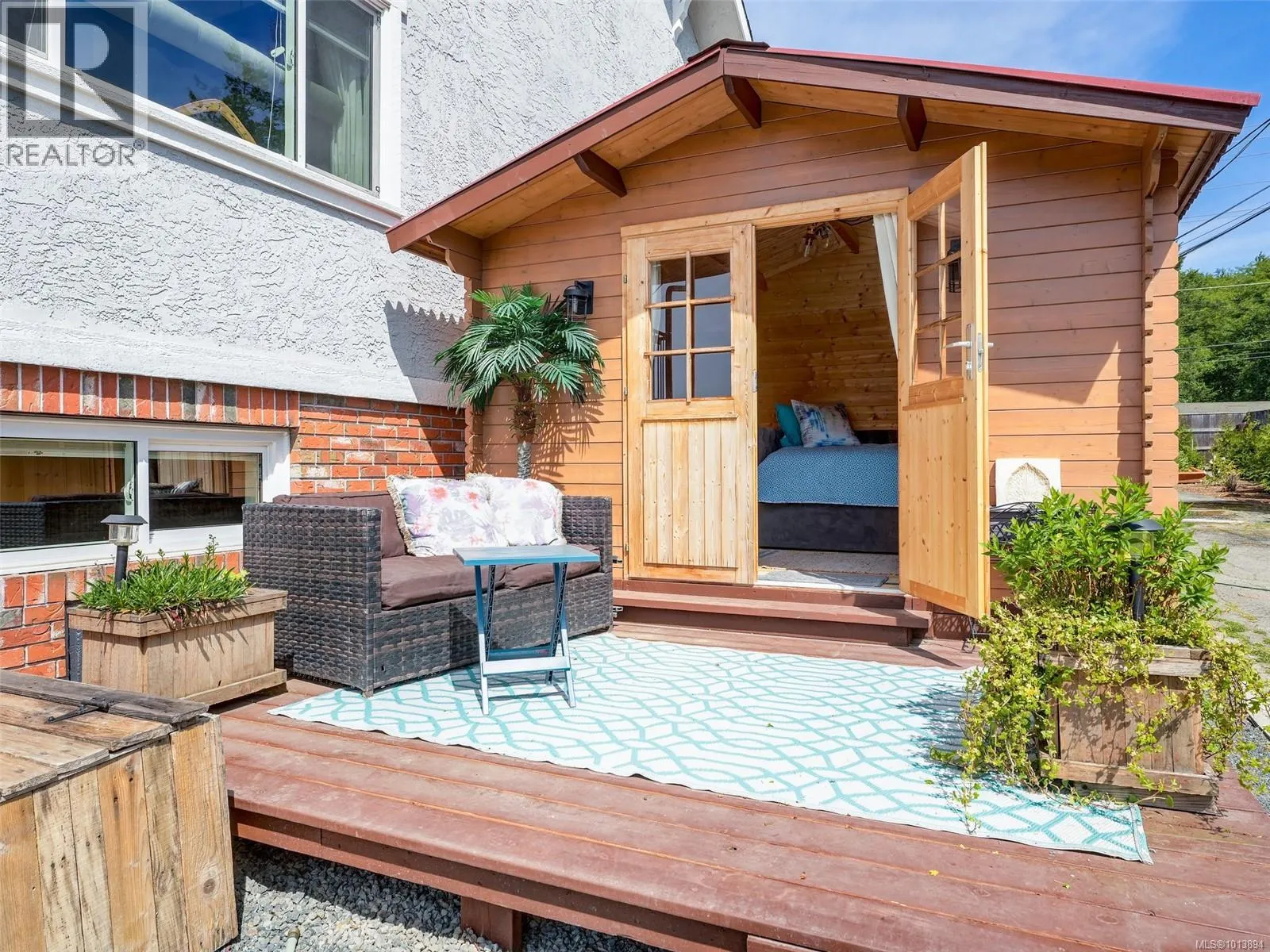 5877 Sooke Rd