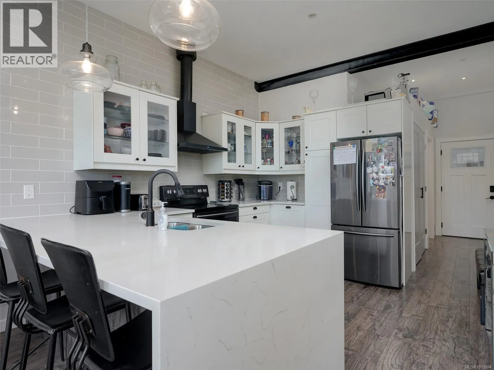 5877 Sooke Rd
