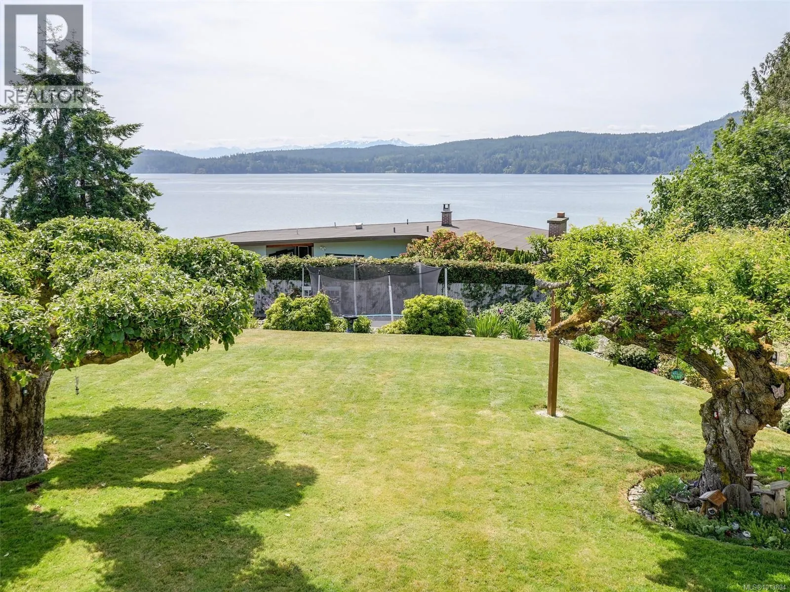 5877 Sooke Rd