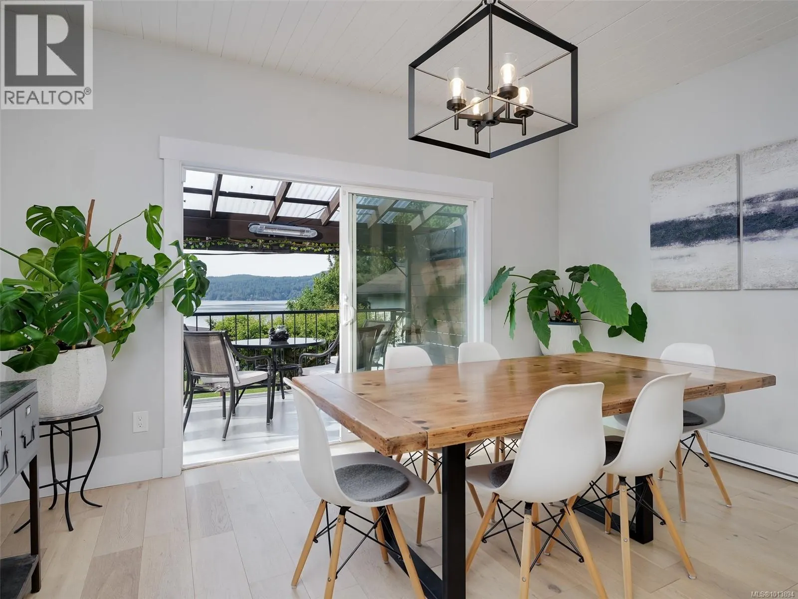 5877 Sooke Rd