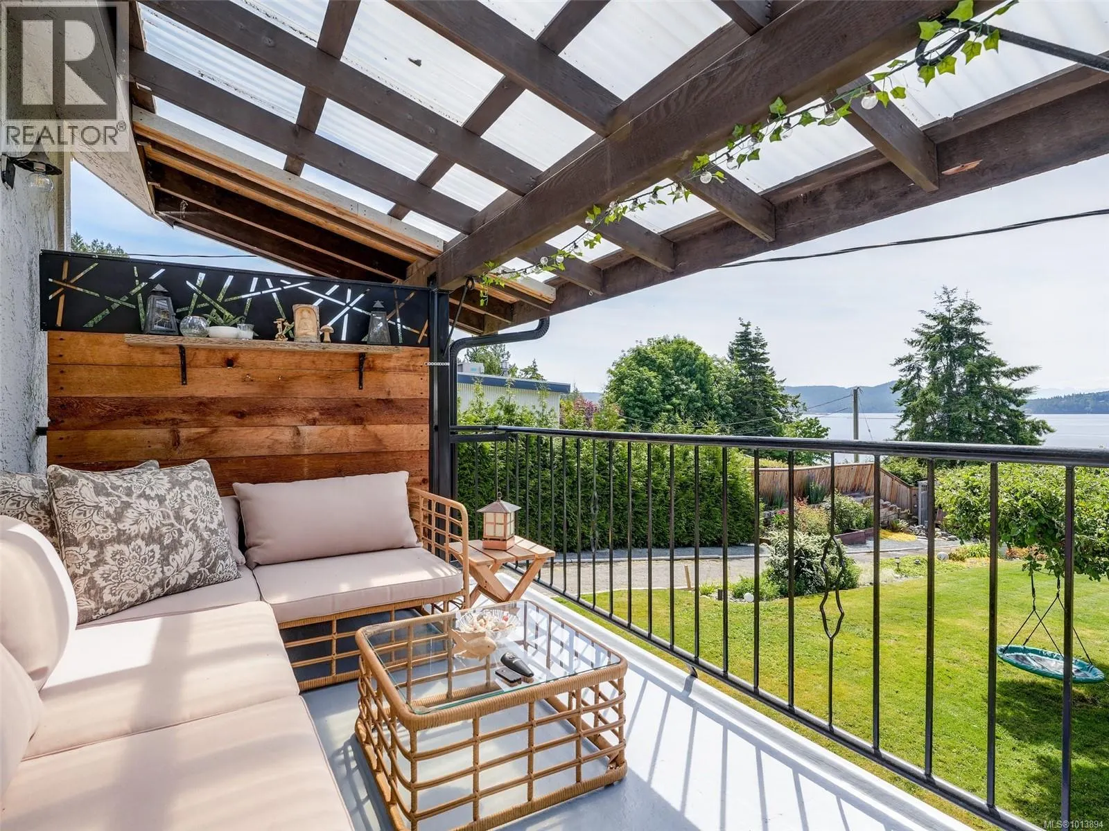 5877 Sooke Rd