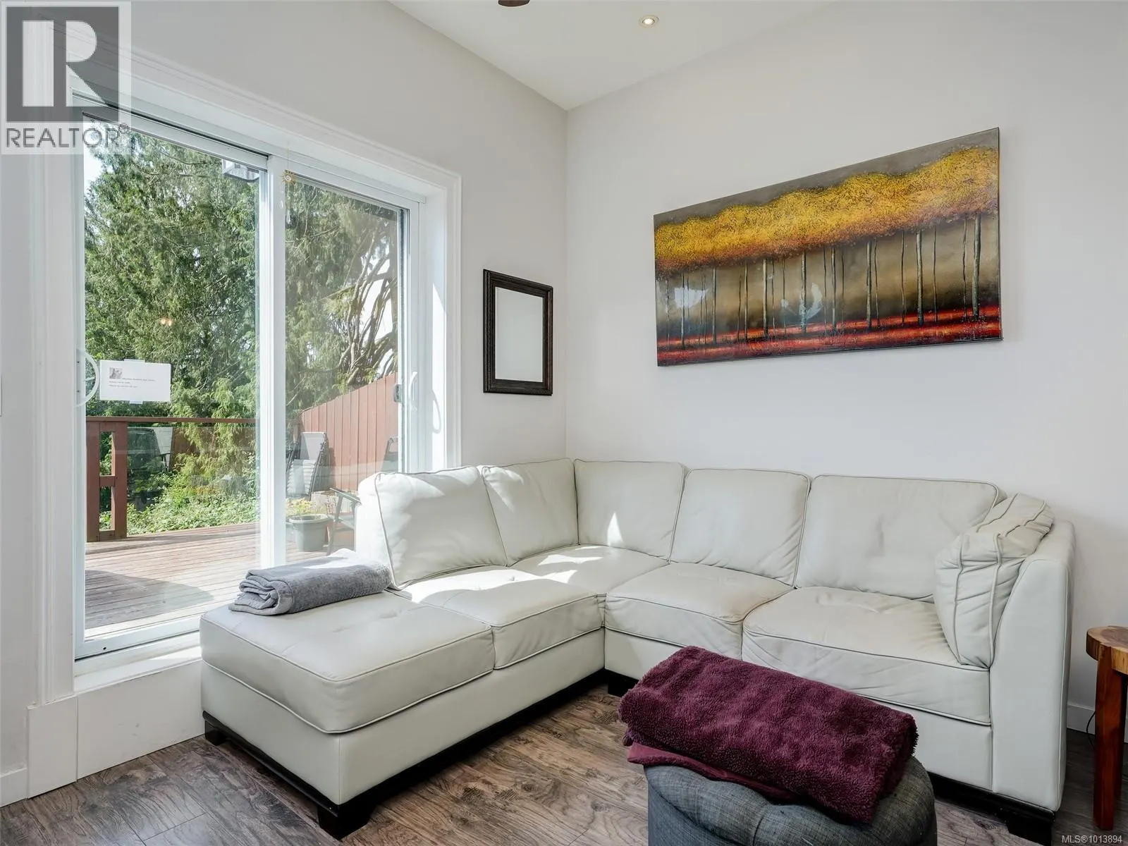 5877 Sooke Rd