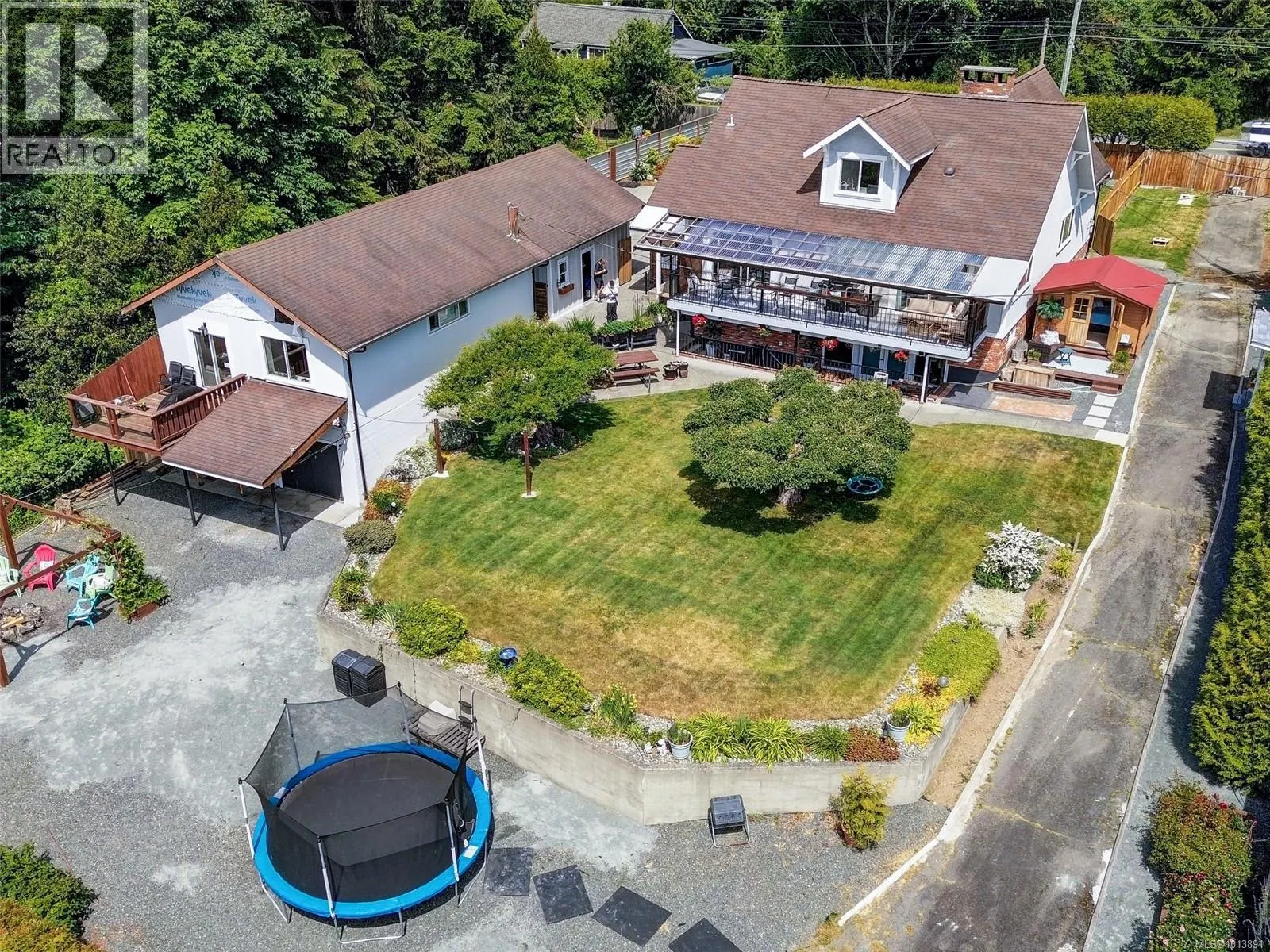 5877 Sooke Rd