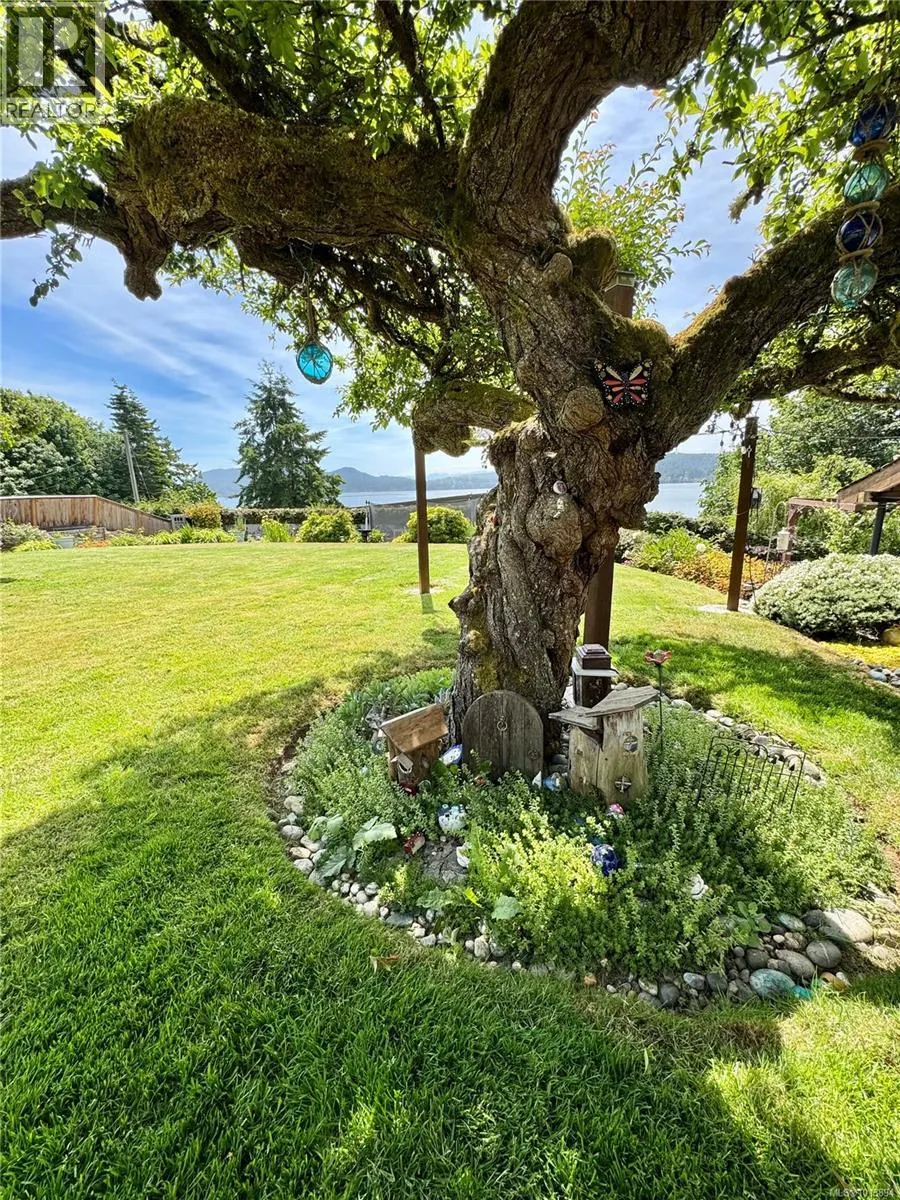 5877 Sooke Rd