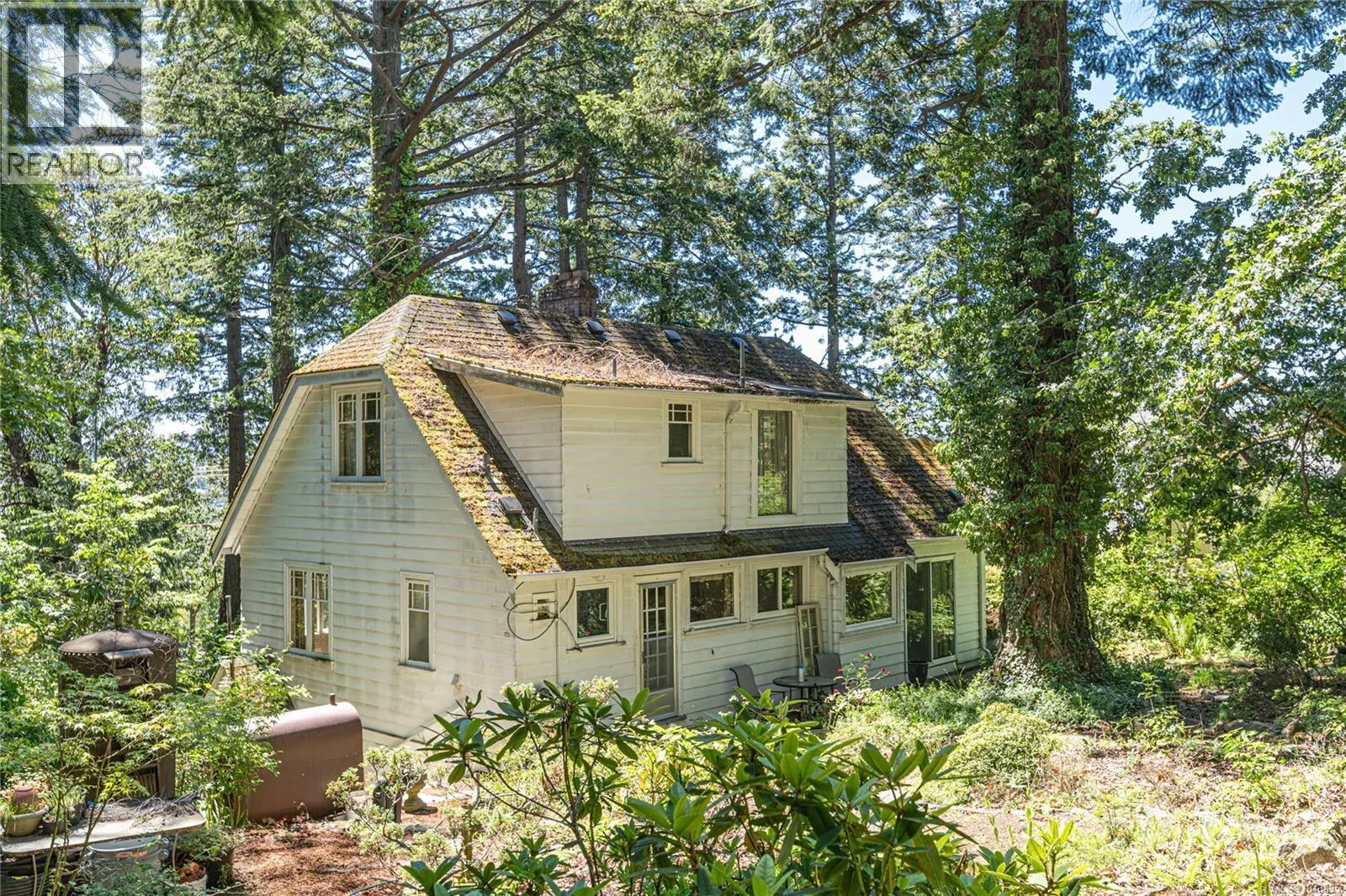 1254 Burnside Rd W
