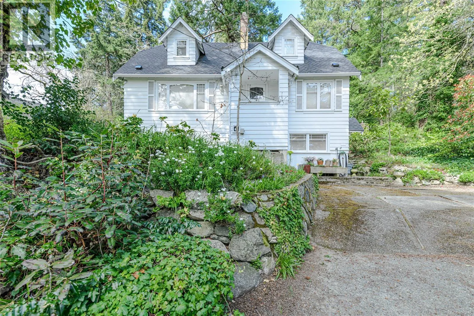 1254 Burnside Rd W