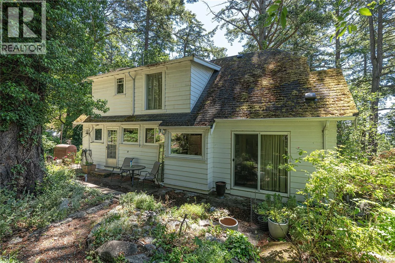 1254 Burnside Rd W