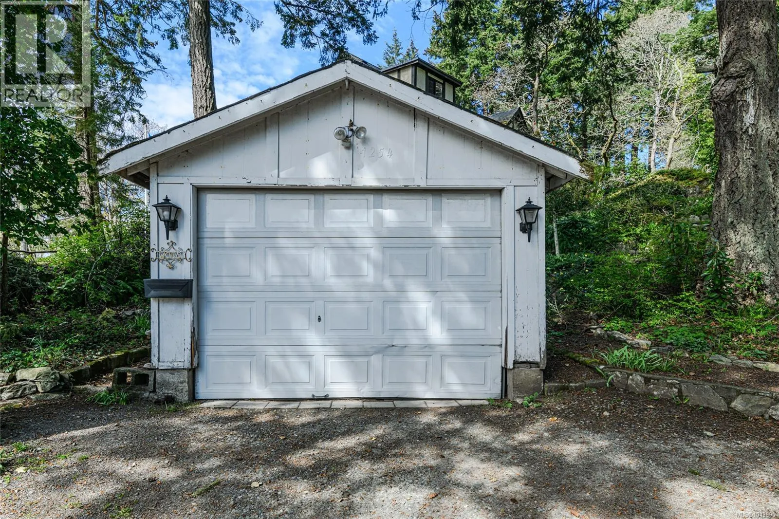 1254 Burnside Rd W