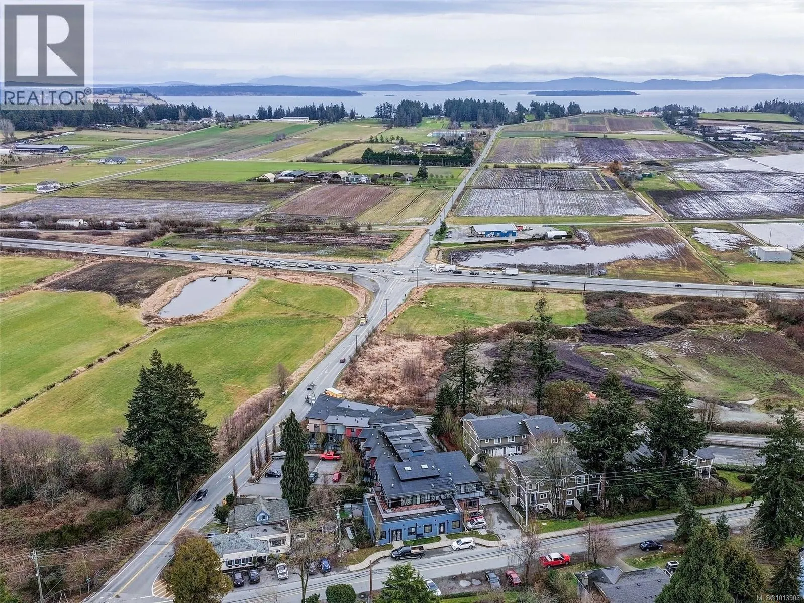302 6981 East Saanich Rd