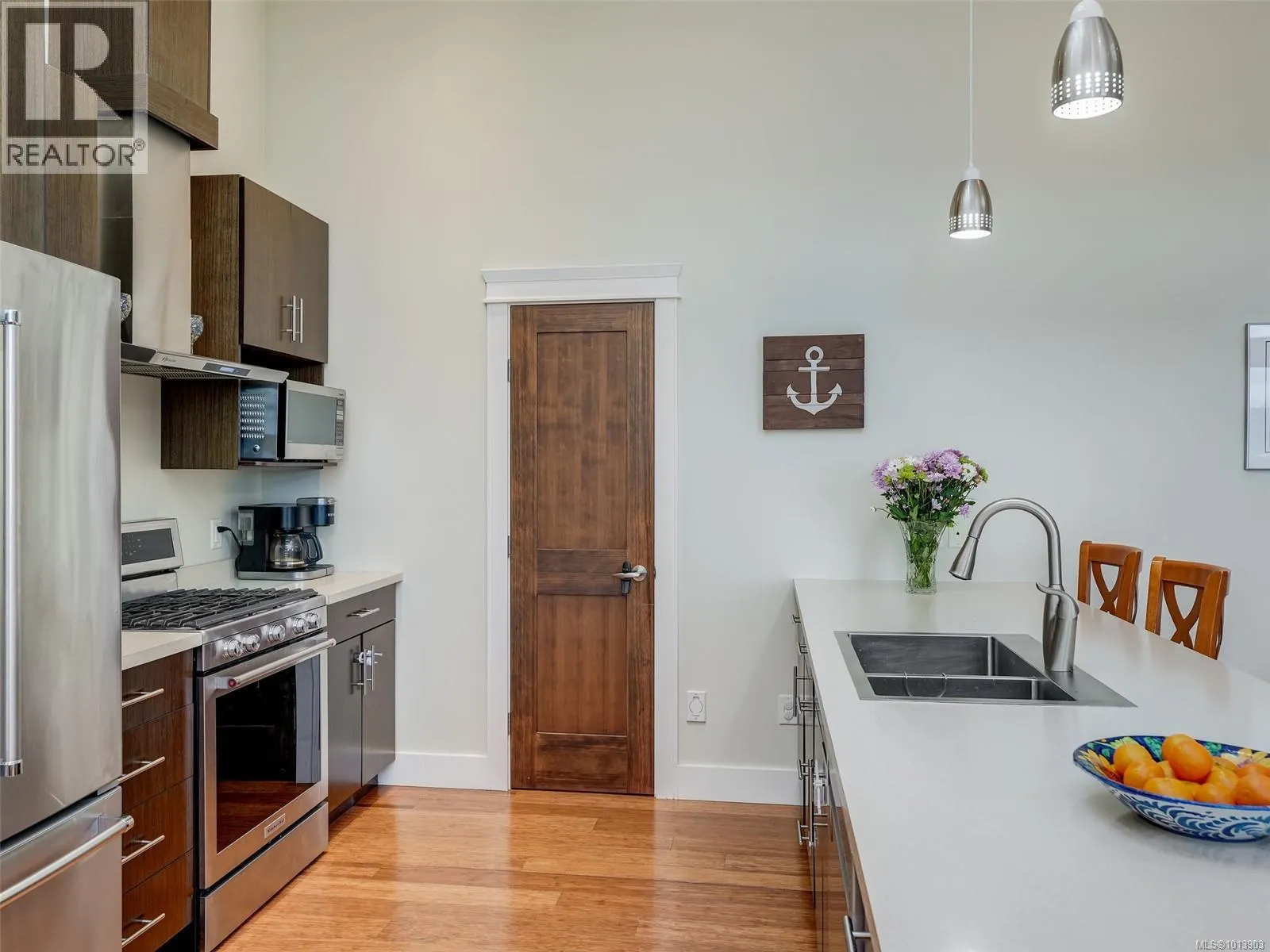 302 6981 East Saanich Rd