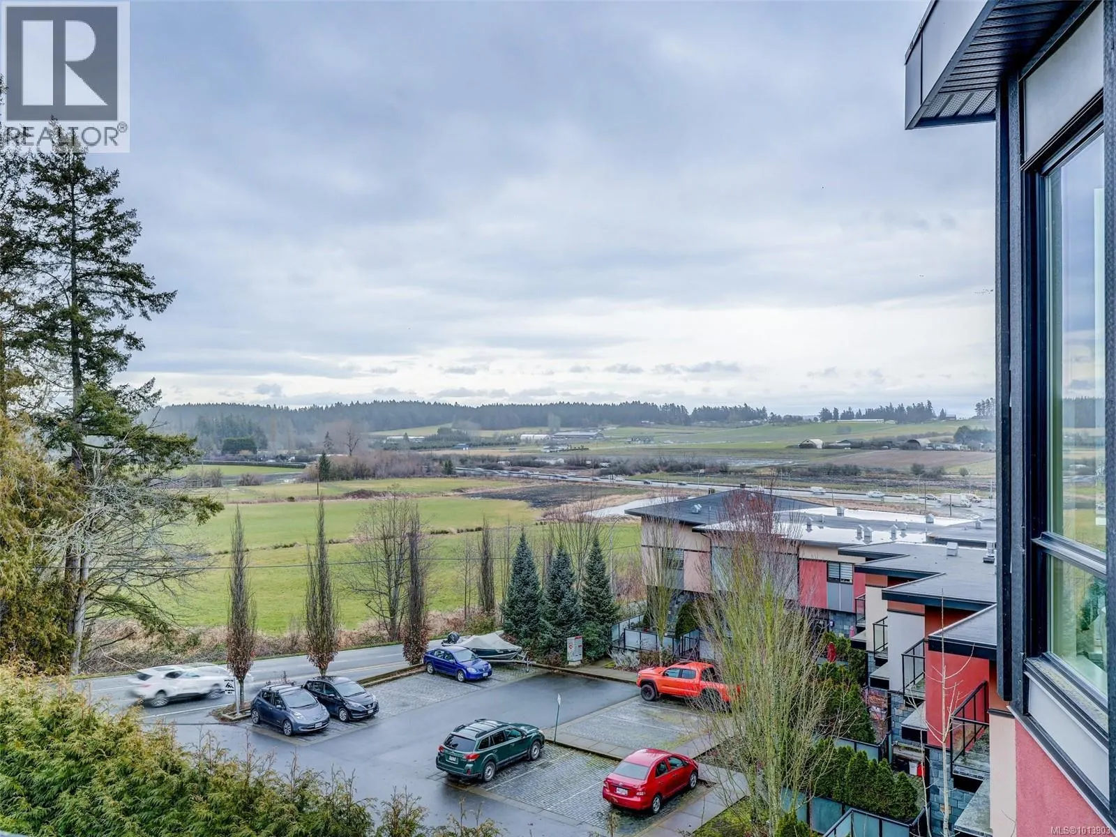302 6981 East Saanich Rd