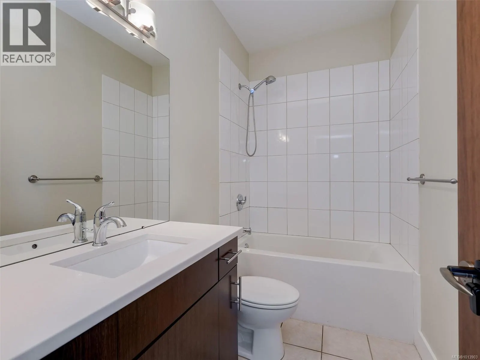 302 6981 East Saanich Rd