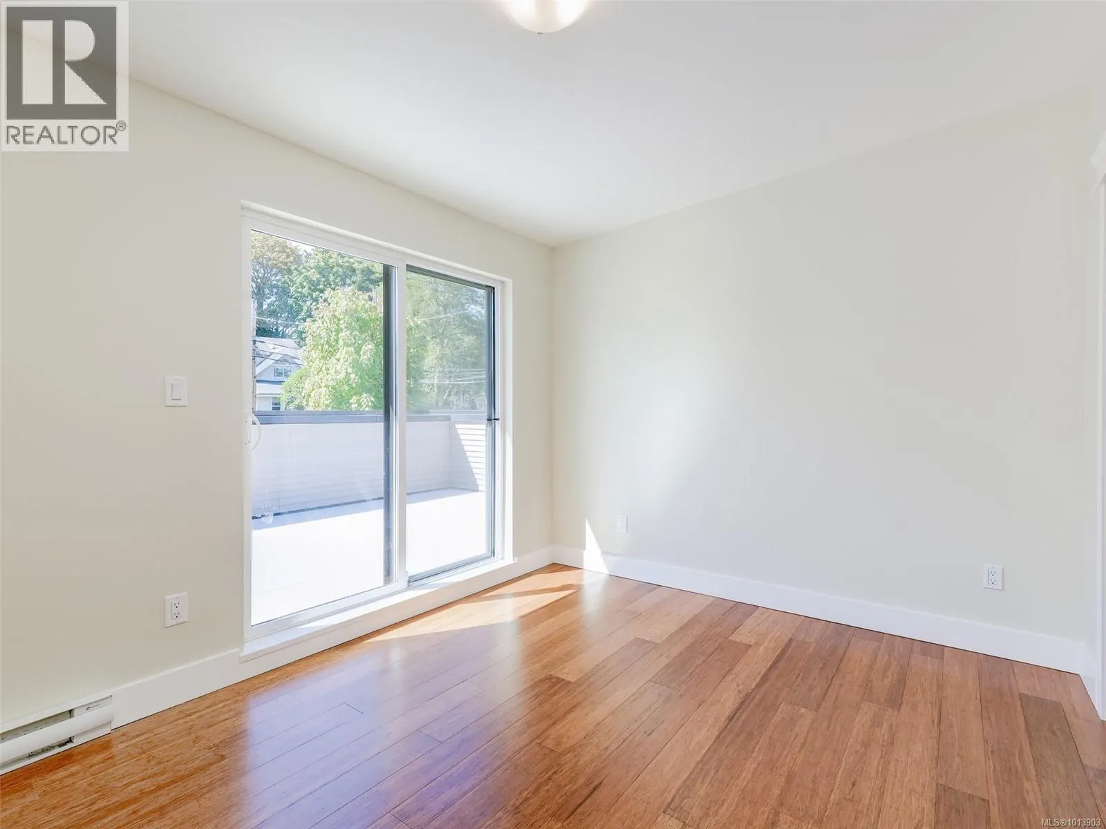 302 6981 East Saanich Rd