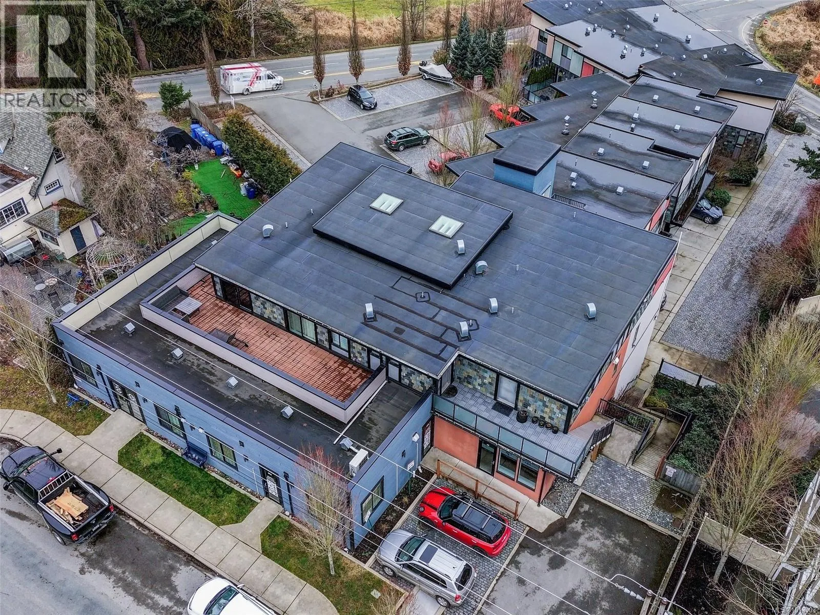 302 6981 East Saanich Rd