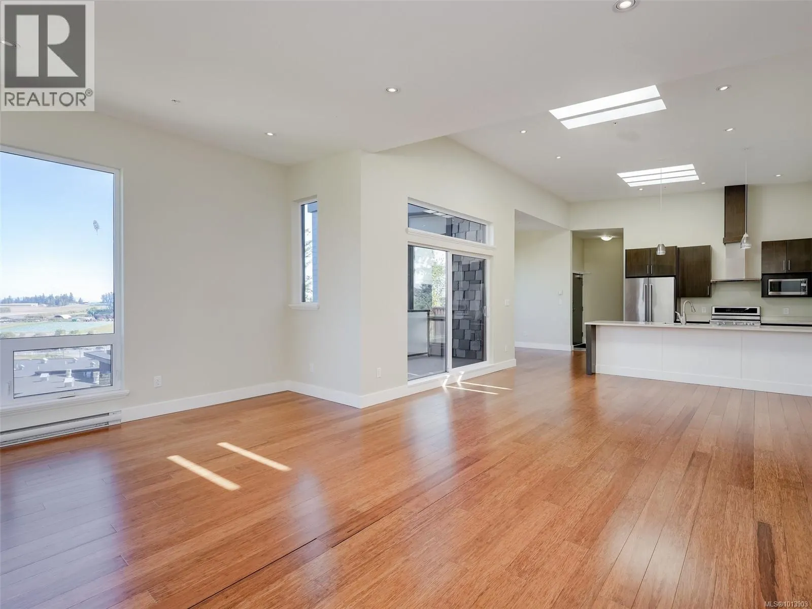 302 6981 East Saanich Rd