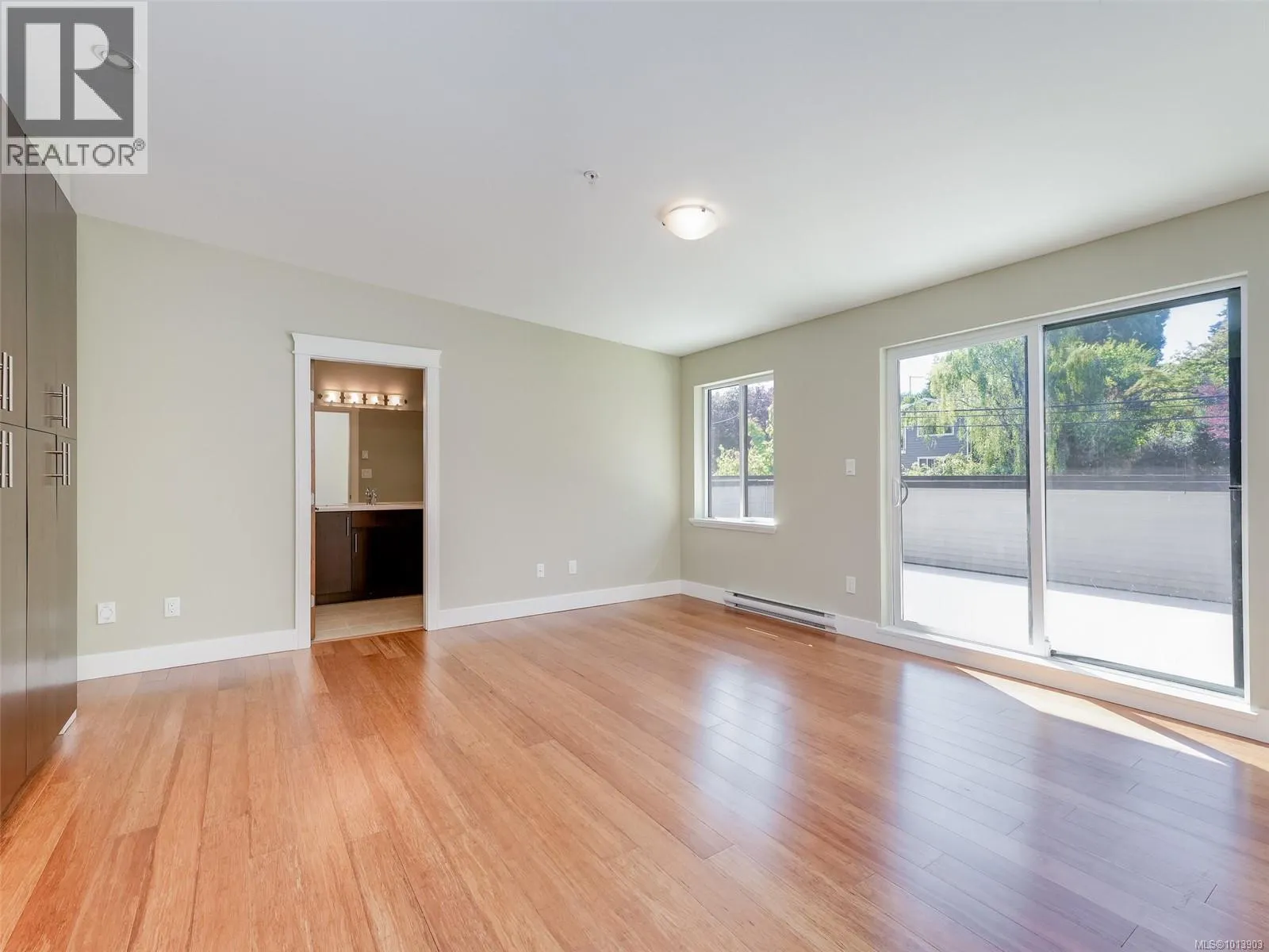 302 6981 East Saanich Rd
