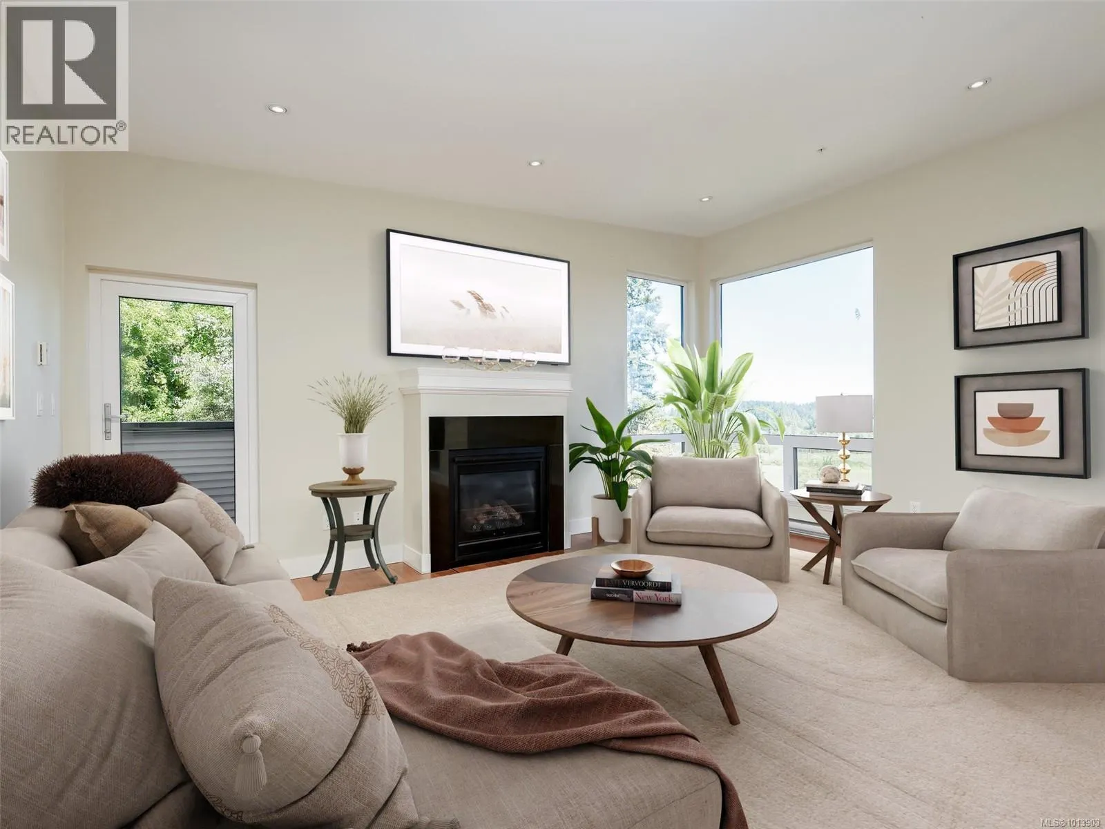 302 6981 East Saanich Rd