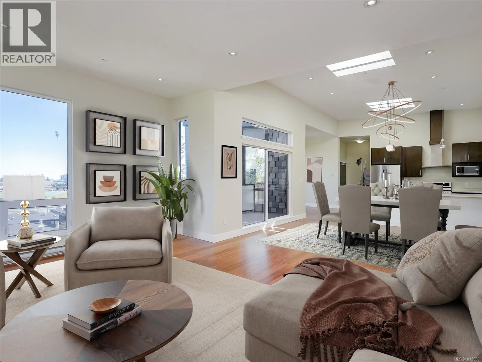 302 6981 East Saanich Rd
