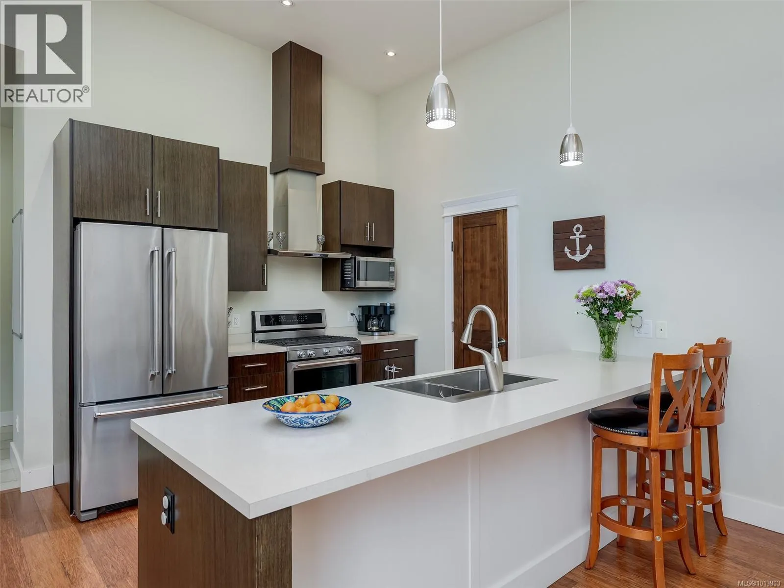 302 6981 East Saanich Rd