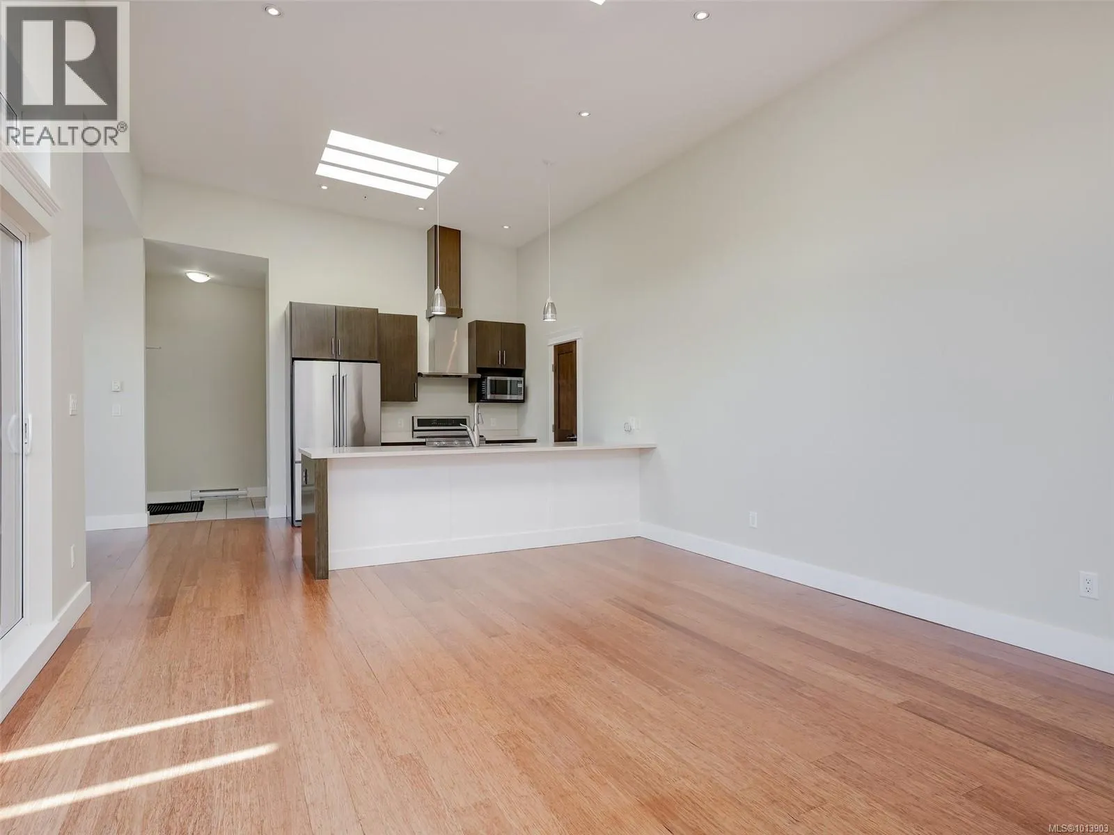 302 6981 East Saanich Rd